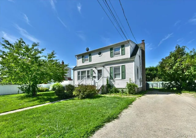 Photo 3 of Sale Pending at 265 S Delaware Ave, Babylon, NY 11757 | MLS# 1040796 | Listing updated on 2026-10-08