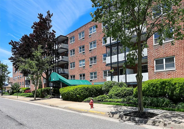 2nd image of 100 Lincoln Ave #3D, North Hempstead, NY 11501 | MLS# 1040809