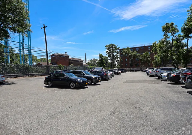 2nd image of 100 Lincoln Ave, North Hempstead, NY 11501