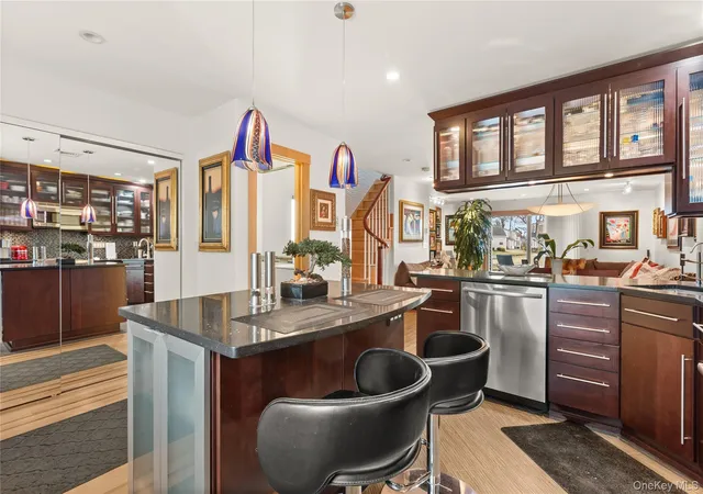 Listing Photo 4 - Condo for sale in building located at 158 Harbor S, Babylon, NY 11701