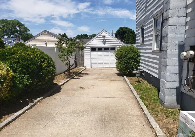2nd image of 926 9th St, West Babylon, NY 11704 | MLS# 1040857