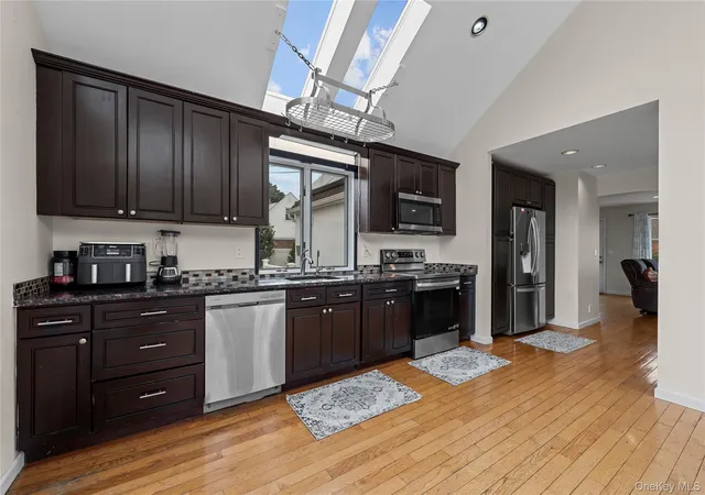 3rd image of 78 Pengon Cir, Hempstead, NY 11554 | MLS# 1040869