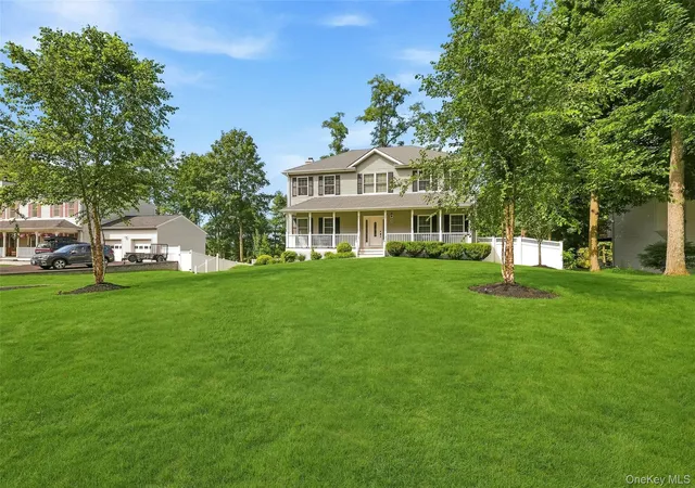 Photo 3 of Single family home for sale at 39 E Hill Rd, Cortlandt, NY 10567 | MLS# 1040877 | Listing updated on 2026-09-15
