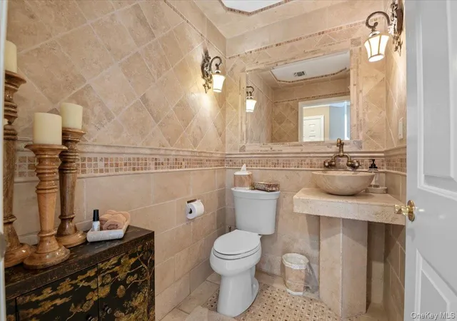 Photo 3 of Sale Pending at 559 Bardini Dr, Huntington, NY 11747 | MLS# 1040943 | Listing updated on 2026-09-03
