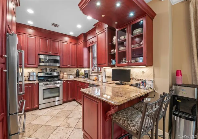 Listing Photo 5 - Condo for sale in building located at 559 Bardini Dr, Huntington, NY 11747