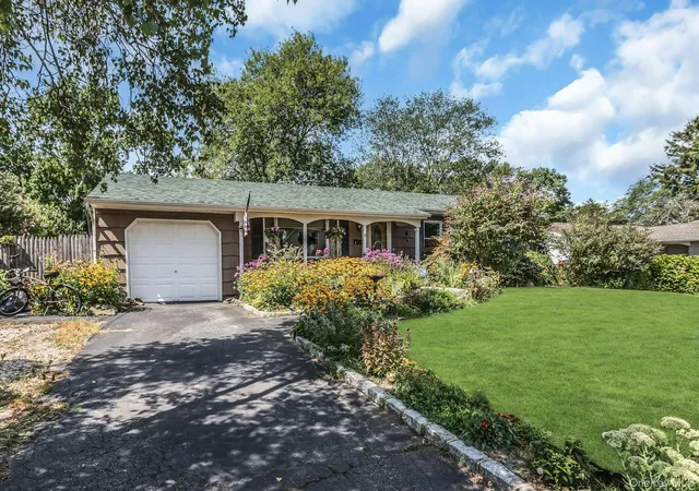1st image of 8 Baymens Ct, Islip, NY 11782 | MLS# 1040976