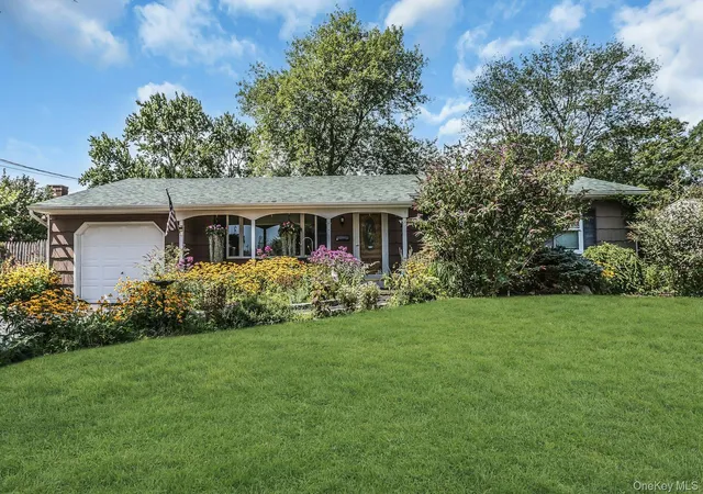 Photo 3 of Single family home for sale at 8 Baymens Ct, Islip, NY 11782 | MLS# 1040976 | Listing updated on 2026-10-08