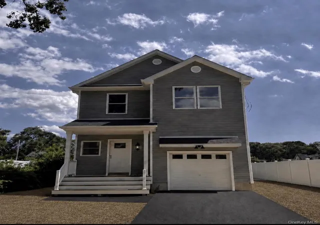 1st image of 35 Bedford St, Babylon, NY 11798 | MLS# 1040989