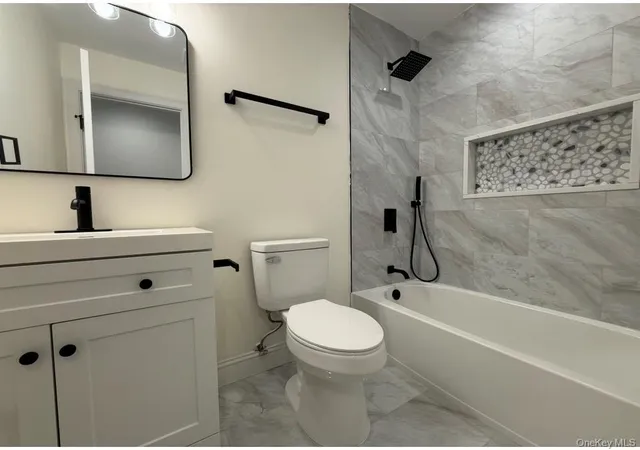 10th image of 35 Bedford St, Babylon, NY 11798 | MLS# 1040989