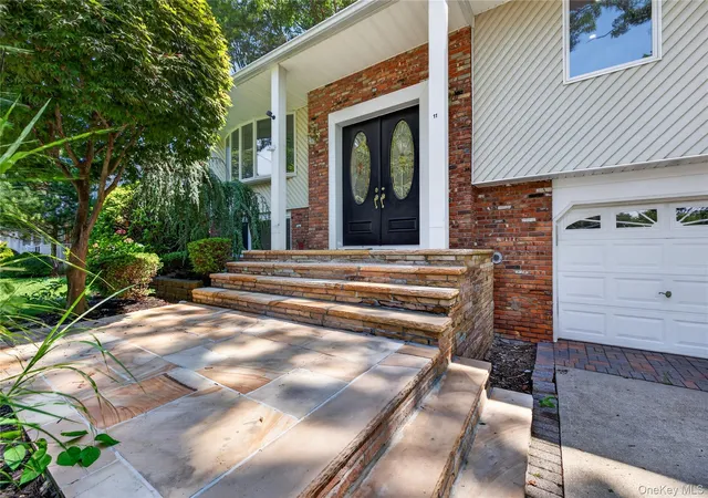 Photo 2 of Sale Pending at 11 Penguin Ln, Huntington, NY 11725 | MLS# 1041009 | Listing updated on 2026-10-08