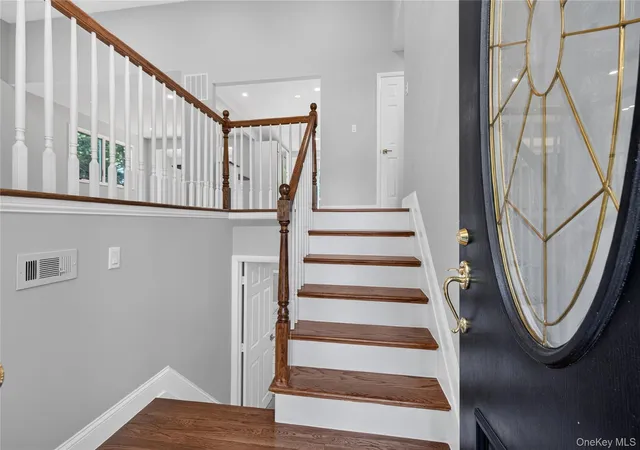 Photo 3 of Sale Pending at 11 Penguin Ln, Huntington, NY 11725 | MLS# 1041009 | Listing updated on 2026-10-08