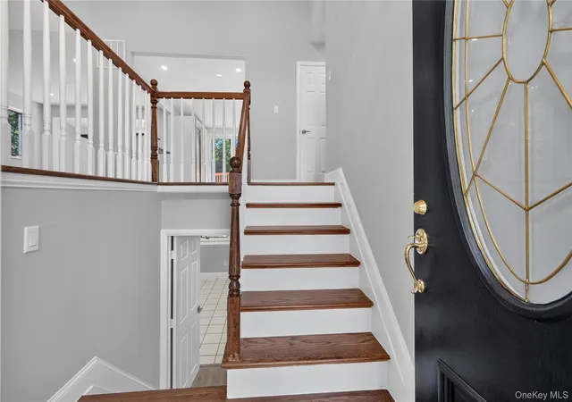 Photo 3 of Sale Pending at 11 Penguin Ln, Huntington, NY 11725 | MLS# 1041009 | Listing updated on 2026-10-08