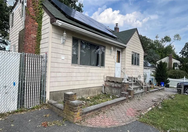 Photo 1 of Single family home for sale at 44 Lafayette Ave, Babylon, NY 11701 | MLS# 1041014 | Listing updated on 2026-10-04