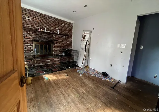 Photo 4 of Single family home for sale at 44 Lafayette Ave, Babylon, NY 11701 | MLS# 1041014 | Listing updated on 2026-10-04