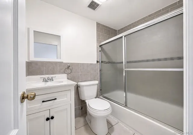 Photo 4 of House for sale at 919 Bryant Ave, New York, NY 10474 | MLS# 1041068 | Listing updated on 2026-08-21