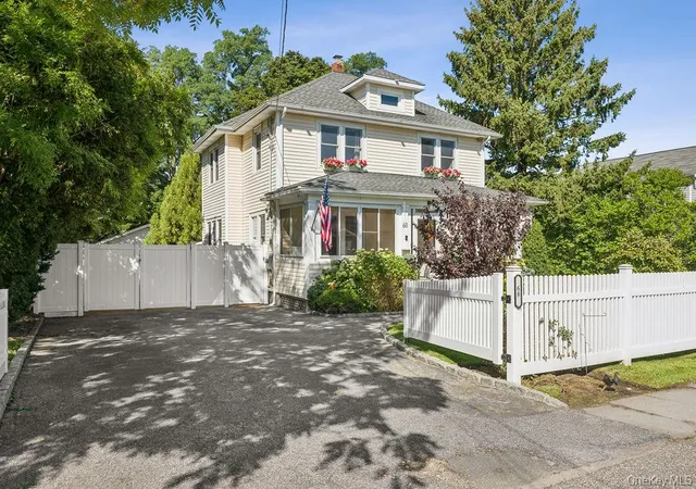 Photo 3 of Sale Pending at 68 Lincoln Ave, Islip, NY 11782 | MLS# 1041069 | Listing updated on 2026-10-02