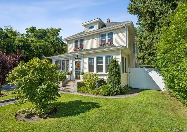Photo 4 of Sale Pending at 68 Lincoln Ave, Islip, NY 11782 | MLS# 1041069 | Listing updated on 2026-10-02