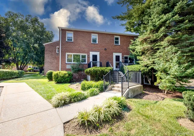 Listing Photo 1 - Condo for sale in building located at 4 Charter Cir, Ossining, NY 10562 - Unit #4