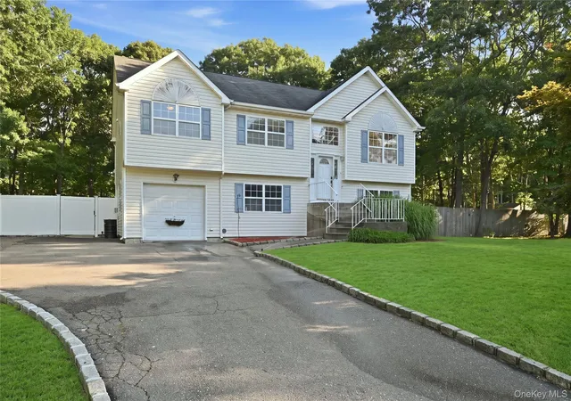 Photo 1 of Sale Pending at 3 Mulligan Dr, Brookhaven, NY 11763 | MLS# 1041121 | Listing updated on 2026-09-13