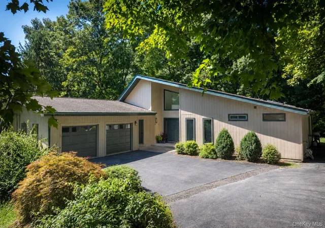 Photo 1 of Single family home for sale at 14 Luty Dr, Hyde Park, NY 12538 | MLS# 1041139 | Listing updated on 2026-10-06
