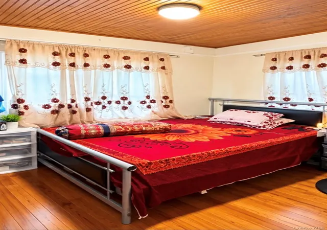 Listing Photo 4 - Condo for sale in building located at 188-42 Woodhull Ave, New York, NY 11423
