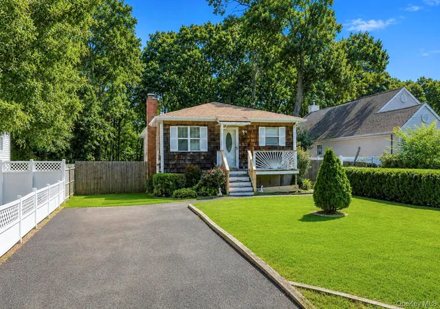 4th image of 166 Auborn Ave, Brookhaven, NY 11967 | MLS# 1041175