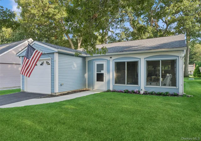 2nd image of 185 Kingston Dr, Brookhaven, NY 11961 | MLS# 1041185