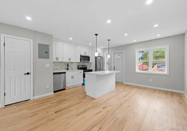 Photo 3 of Sale Pending at 4067 Baychester Ave, New York, NY 10466 | MLS# 1041194 | Listing updated on 2026-09-02