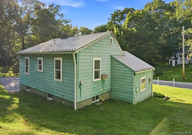 Photo 4 of Single family home for sale at 10 Birchwood Ter, Hyde Park, NY 12601 | MLS# 1041207 | Listing updated on 2026-09-24