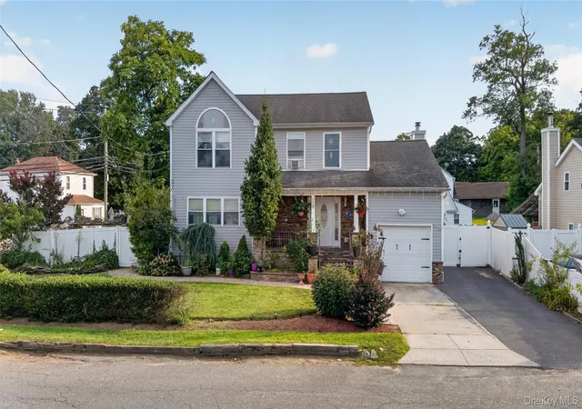 1st image of 139 Smith St, Babylon, NY 11701 | MLS# 1041214