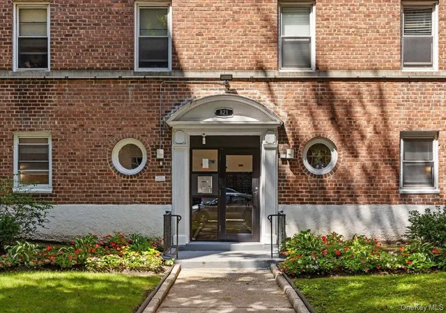 Listing Photo 1 - Condo for sale in building located at 821 Bronx River Rd, Yonkers, NY 10701 - Unit #4D
