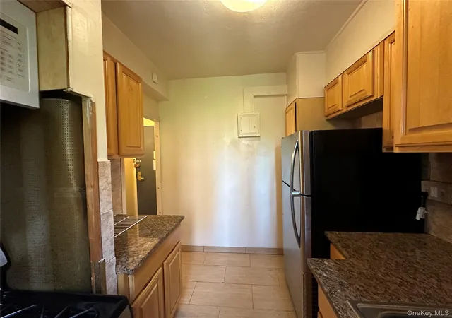 Listing Photo 5 - Condo for sale in building located at 1579 Metropolitan Ave, New York, NY 10462 - Unit #6H