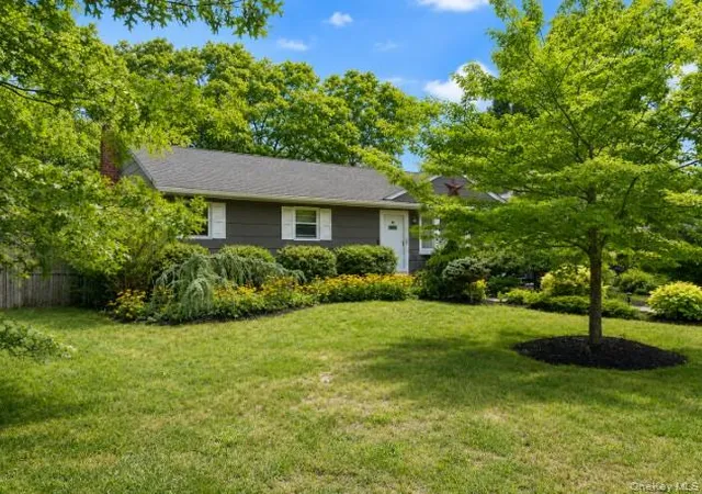 3rd image of 32 Robinson Ave, Brookhaven, NY 11763 | MLS# 1041239