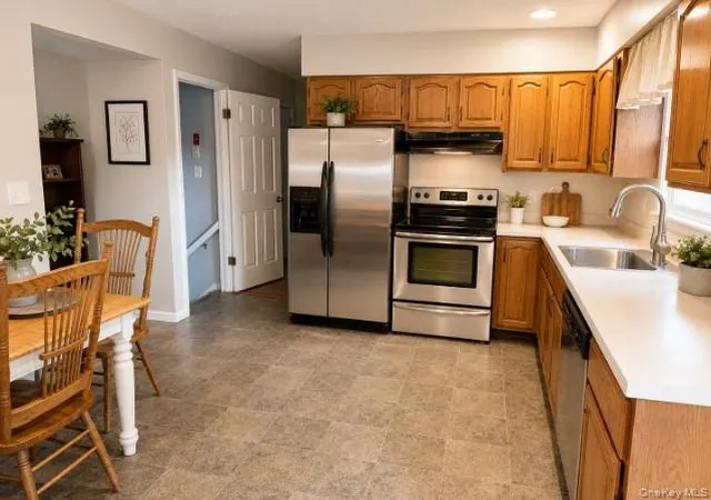 4th image of 32 Robinson Ave, Brookhaven, NY 11763 | MLS# 1041239