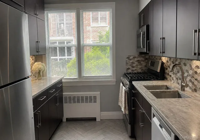Listing Photo 4 - Condo for sale in building located at 271 Cedarhurst Ave, Hempstead, NY 11516 - Unit #E1