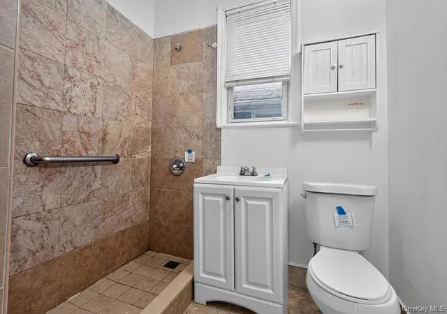 Listing Photo 2 - Condo for sale in building located at 1125 Victory Blvd, New York, NY 10301 - Unit #