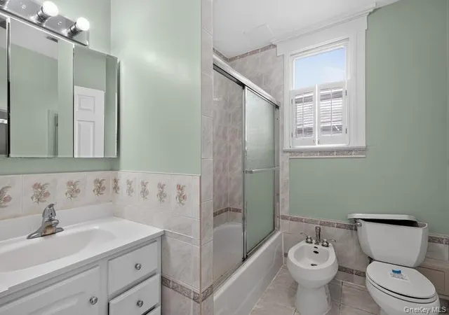 Photo 20 of Multi family home for sale at 1125 Victory Blvd, New York, NY 10301 | MLS# 1041254 | Listing updated on 2026-08-24