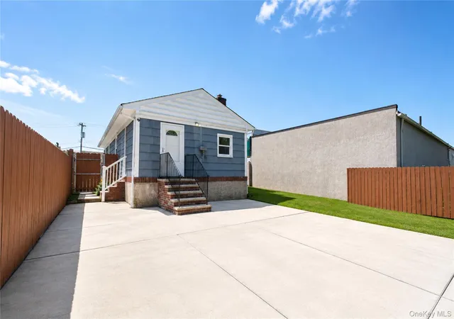 Photo 2 of Single family home for sale at 3895 Amboy Rd, New York, NY 10308 | MLS# 1041255 | Listing updated on 2026-08-24