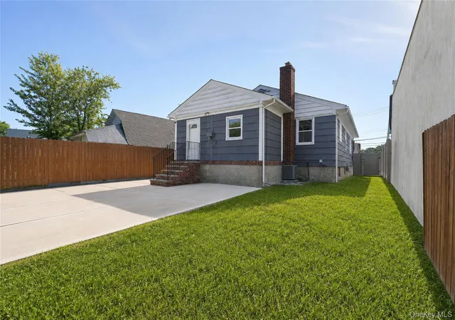 Photo 3 of Single family home for sale at 3895 Amboy Rd, New York, NY 10308 | MLS# 1041255 | Listing updated on 2026-08-24
