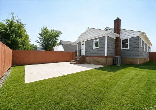 Photo 3 of Single family home for sale at 3895 Amboy Rd, New York, NY 10308 | MLS# 1041255 | Listing updated on 2026-08-24