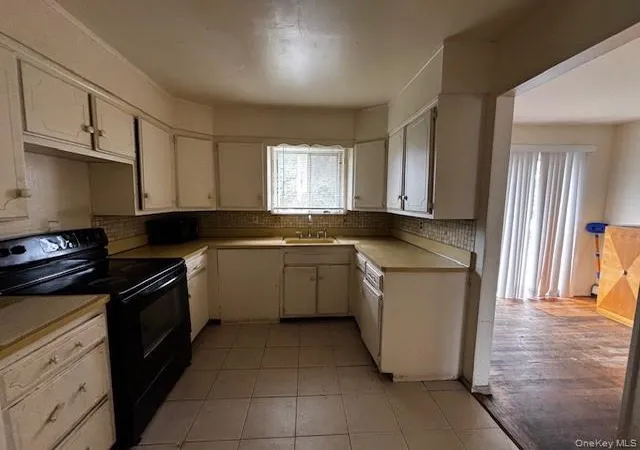 Photo 3 of Single family home for sale at 305 10th Avenue, Huntington, NY 11731 | MLS# 1041256 | Listing updated on 2026-08-22