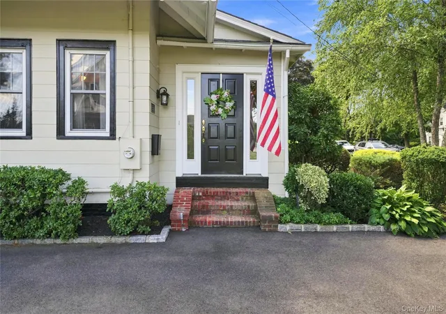 Photo 2 of Single family home for sale at 556 N Windsor Ave, Islip, NY 11718 | MLS# 1041275 | Listing updated on 2026-09-06
