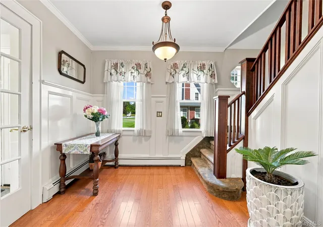 Photo 4 of Single family home for sale at 556 N Windsor Ave, Islip, NY 11718 | MLS# 1041275 | Listing updated on 2026-09-06