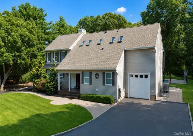 Photo 3 of Single family home for sale at 98 Echo Ave, Brookhaven, NY 11764 | MLS# 1041292 | Listing updated on 2026-09-02
