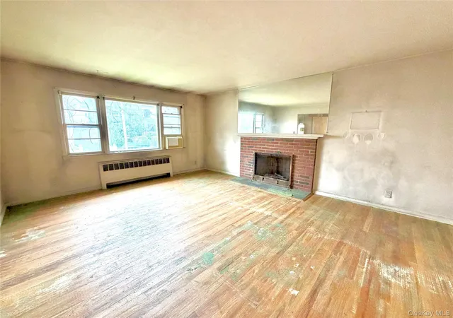 Photo 3 of Sale Pending at 131 Overlook St, Mount Vernon, NY 10552 | MLS# 1041294 | Listing updated on 2026-09-30