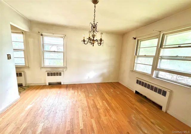 Photo 3 of Sale Pending at 131 Overlook St, Mount Vernon, NY 10552 | MLS# 1041294 | Listing updated on 2026-09-30