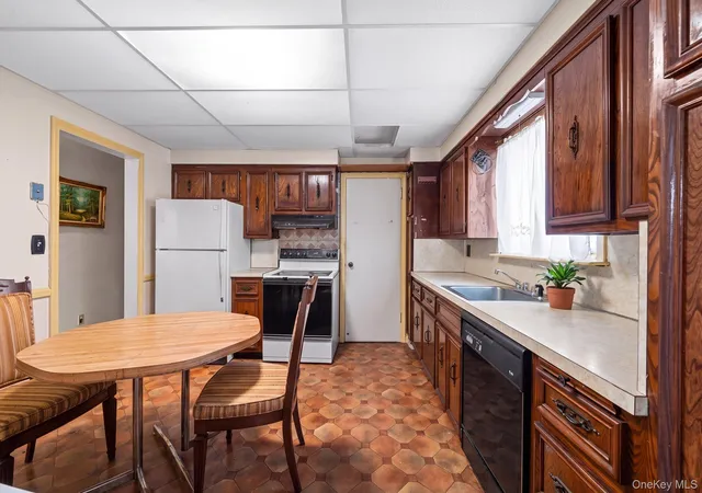 Photo 3 of Sale Pending at 118 18 235th Street, New York, NY 11411 | MLS# 1041305 | Listing updated on 2026-09-19