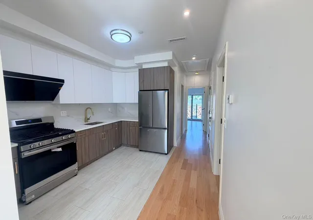 Listing Photo 4 - Condo for sale in building located at 71-39 166th St, New York, NY 11365
