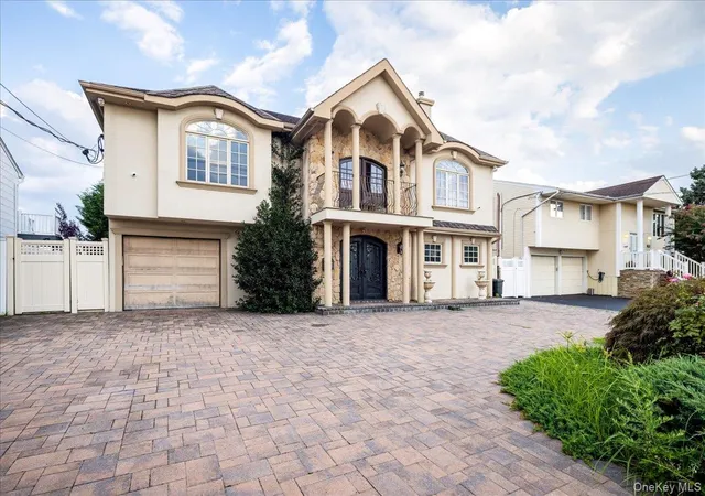 Photo 3 of Single family home for sale at 2829 Judith Dr, Hempstead, NY 11710 | MLS# 1041329 | Listing updated on 2026-09-03