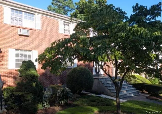 Listing Photo 3 - Condo for sale in building located at 513 Woodland Hls Rd, White Plains, NY 10603